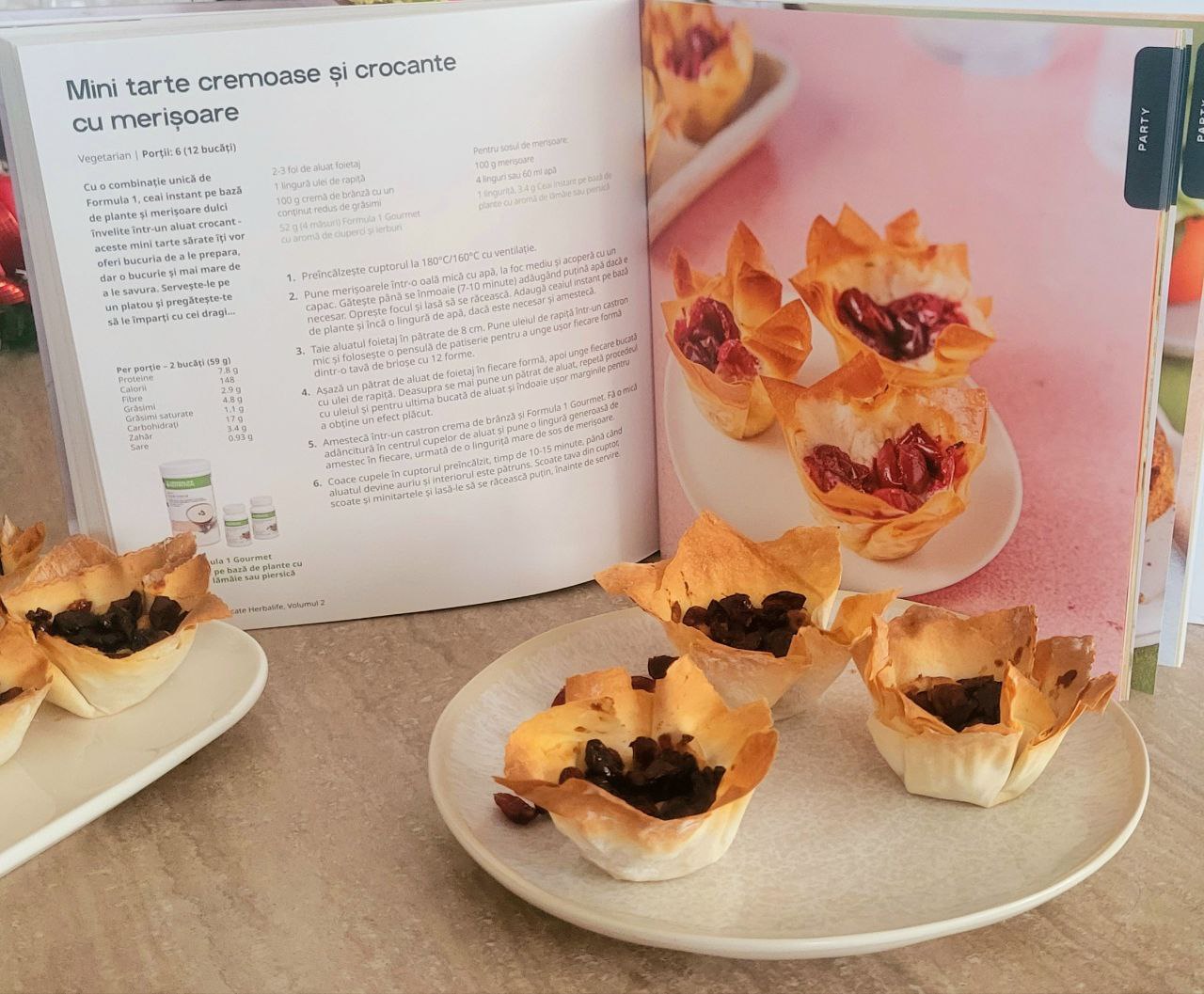 Mini tarte cremoase și crocante cu merișoare